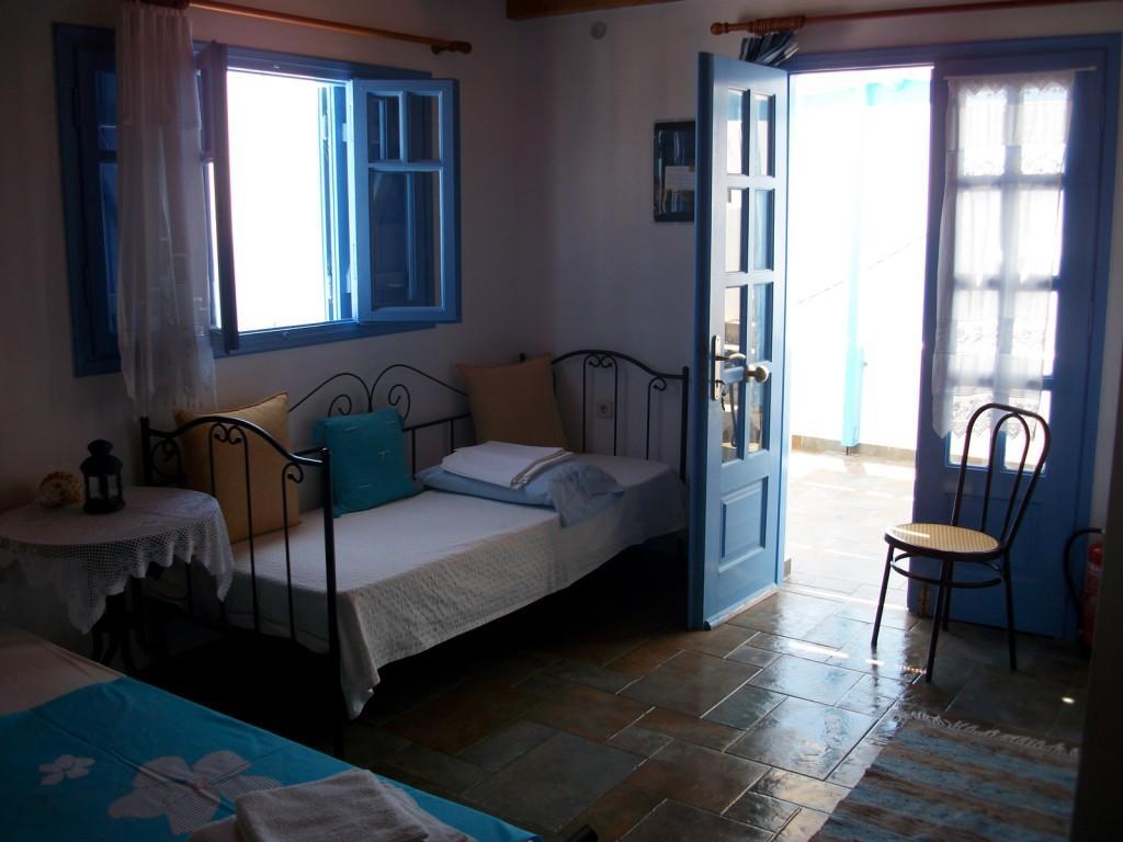 Floras Rooms And Studios Anafi Exterior photo